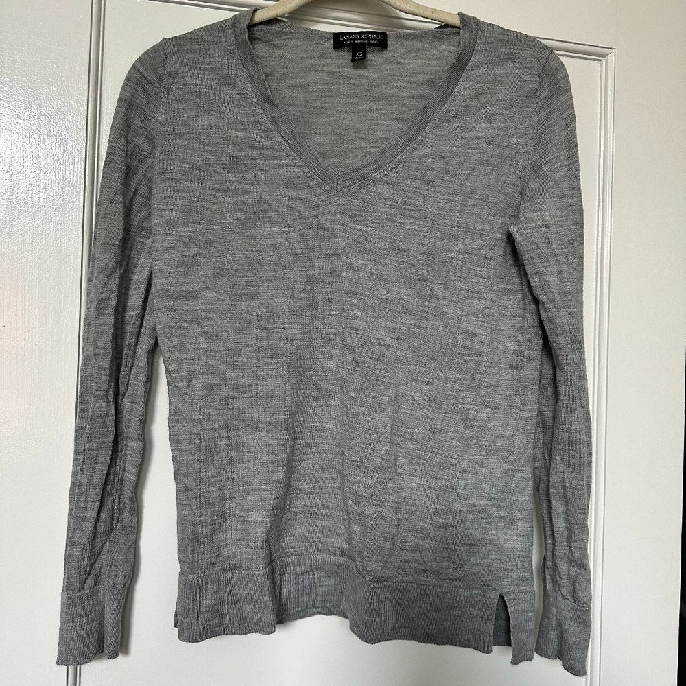 Banana Republic Grey V Neck Sweater
